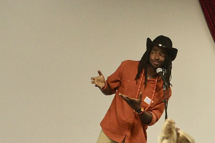 Jawno Okhiulu asks the artists in the room to raise a hand